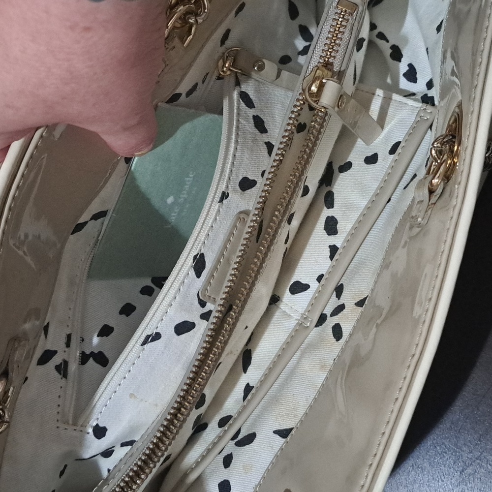 Kate Spade Elegant Beige Striped patent leather Handbag - Picture 8 of 10